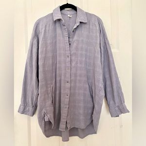 Free people size XS runs very large. Blue cotton loose top. Good for Maternity!